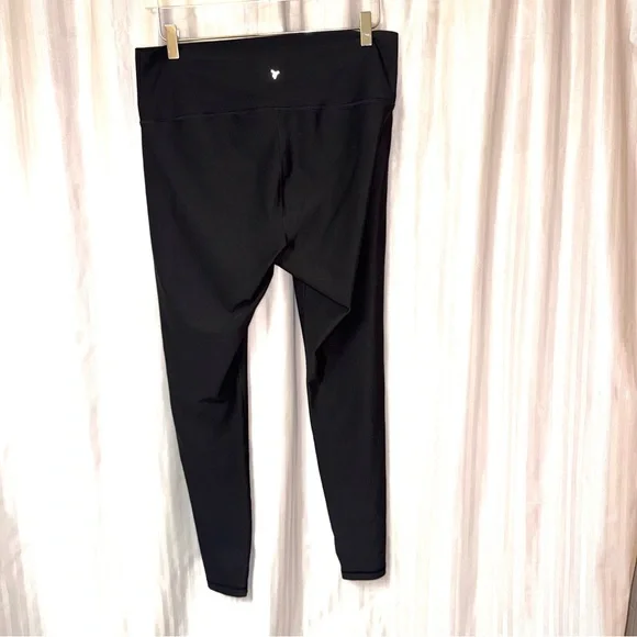 Old Navy Active Powersoft High Rise Leggings
Go Dry Black size XL - Picture 2 of 3